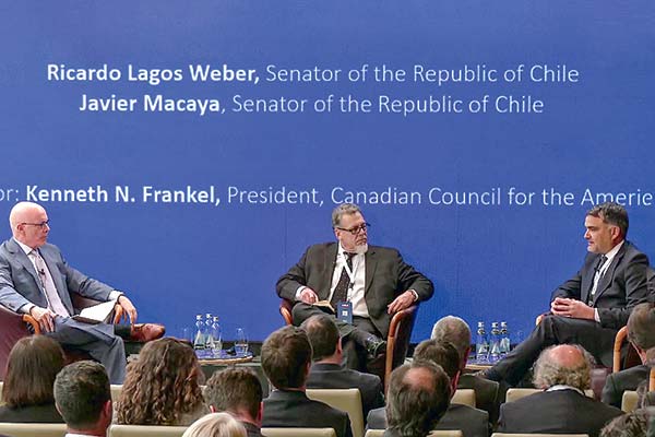 Los senadores Ricardo Lagos Weber (PPD) y Javier Macaya (UDI) fueron los protagonistas del panel político.