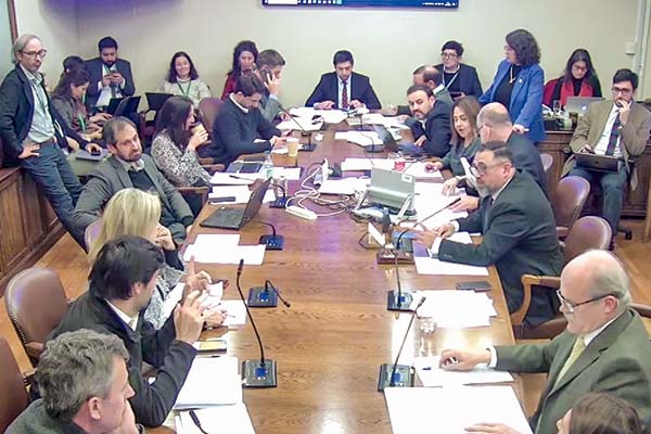 Ministro Grau logra destrabar la discusión de permisología luego de voto de confianza de la oposición