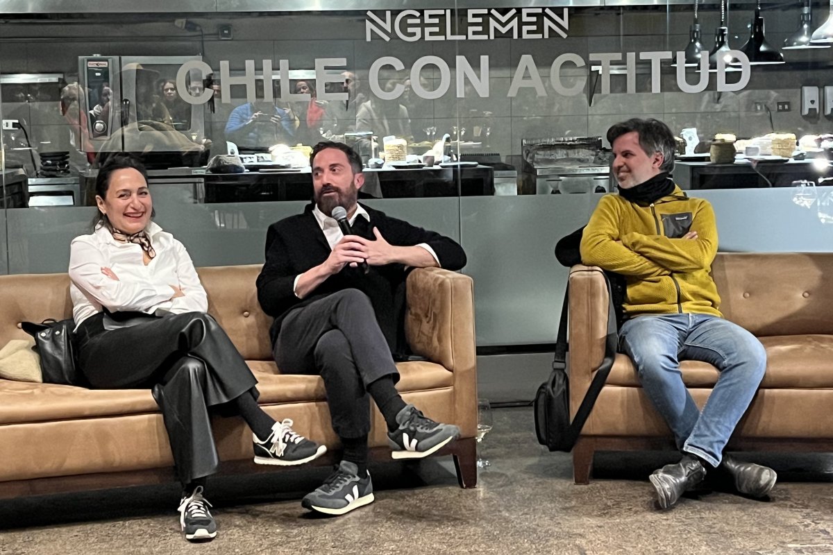 <p>La noche en Boragó en que el cineasta Pablo Larraín habló del país: “El relato sobre Chile está desguañangado”</p>