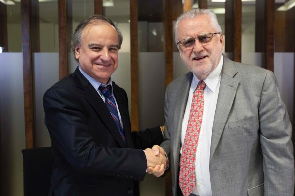 <p>Codelco y SQM firmaron el acuerdo por el litio en el Salar de Atacama</p>