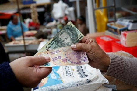 Argentina de nuevo en tensión: dólar blue se dispara, la bolsa cae casi 5% y el riesgo país toca máximos de dos meses y medio
