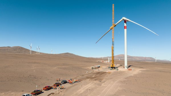 Colbún informa energización de los primeros aerogeneradores de proyecto eólico Horizonte