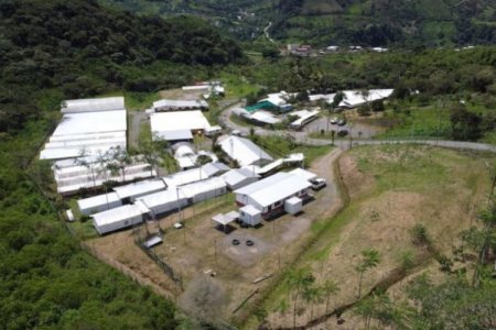 Ecuador y australiana SolGold firman contrato para explotación de cobre y oro