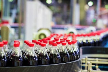 La fórmula de Coca-Cola para sobrellevar la caída de consumo en Argentina con innovación de productos