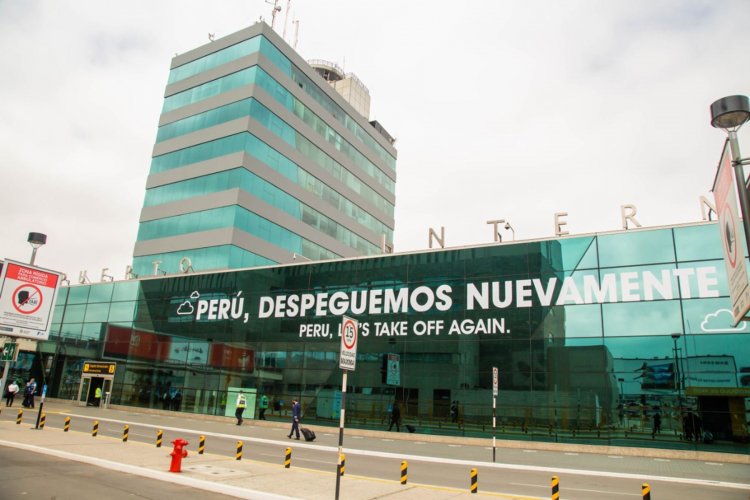 <p>Tras fallas en Aeropuerto Jorge Chávez: ¿las aerolíneas y comercios pueden iniciar acciones legales?</p>