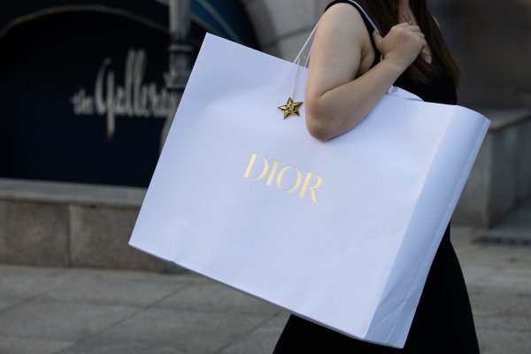 Unidad de Dior Italia es puesta bajo control judicial por casos de explotación laboral