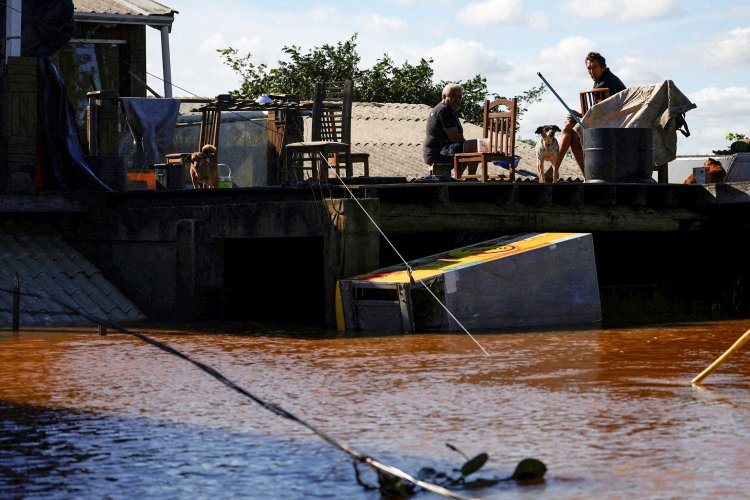 Inundaciones dejan a brasileños ante sombría disyuntiva: ¿reconstruir o marcharse?