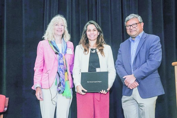 La asesora de Hacienda que recibió un premio de la Universidad de Stanford