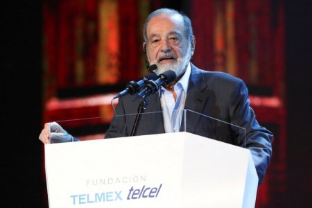 Carlos Slim participaría con estatal Pemex en proyecto de gas natural, según AMLO