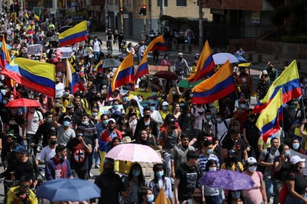 Crisis sanitaria en Colombia provoca confrontación entre Petro y la comunidad empresarial