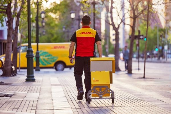 Flota, seguridad y puntos físicos: el foco de las inversiones de DHL Express en Chile y Latinoamérica