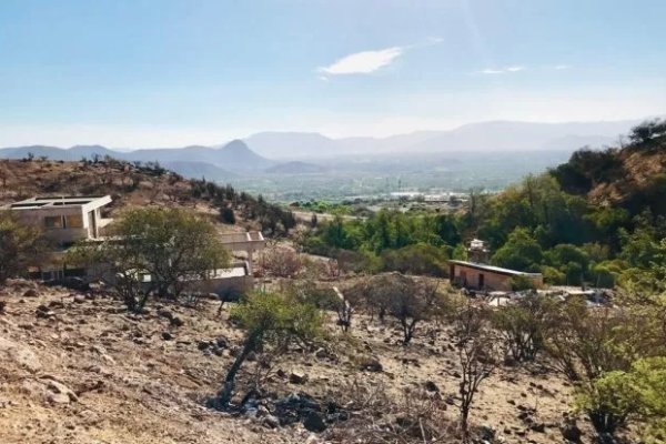 <p>Dos inmobiliarias se enfrentan con PatagonLand por millonario -y cuestionado- proyecto Mirador Pie Andino</p>