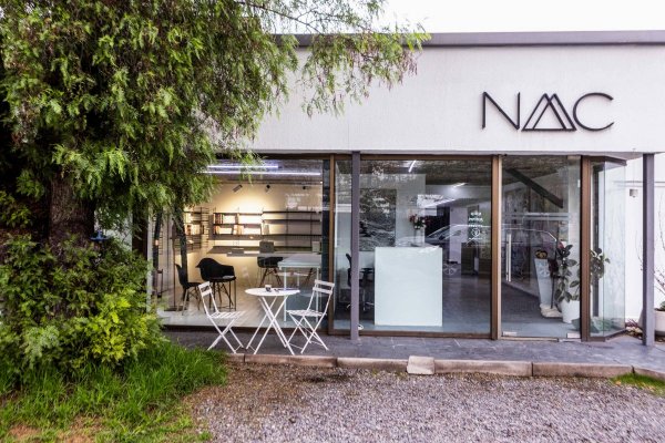 NAC abre librería con catálogo de Metales Pesados y más