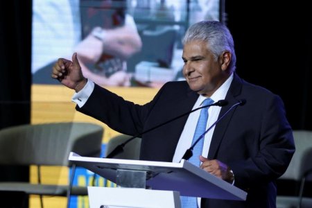 Panamá: Mulino asume la presidencia bajo la promesa de recuperar economía, frenar la migración y analizar futuro de mina de cobre