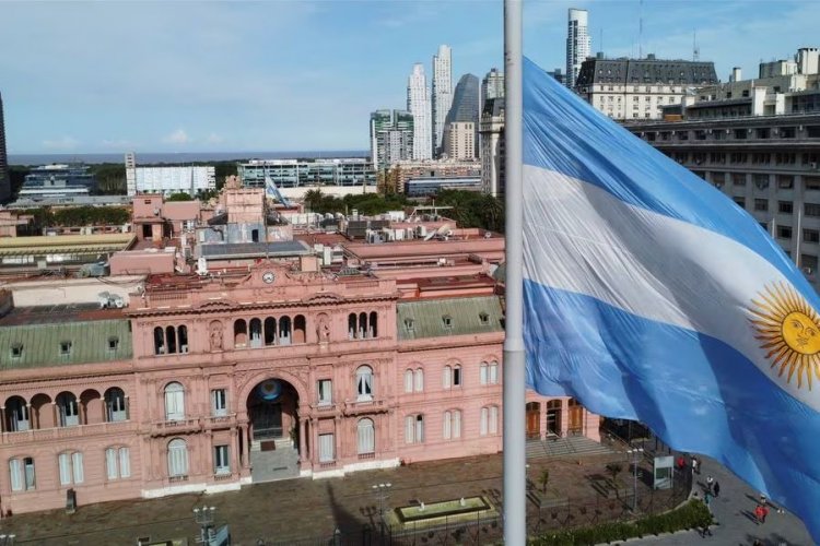 <p>Otro día volátil para los mercados argentinos, mientras Milei llama a la calma</p>