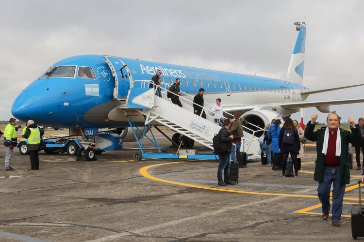 <p>Gobierno de Argentina lanza un paquete de decretos para desregular el mercado aerocomercial</p>