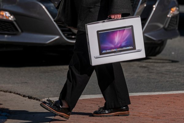 Apple registra alza de 21% en envíos de computadoras personales en segundo trimestre, mayor salto entre fabricantes mundiales