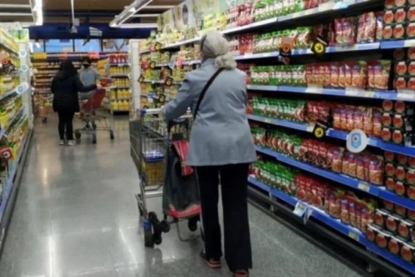 Inflación mensual en Argentina sube levemente a 4,6% y acumula alza de 79,8% en el primer semestre
