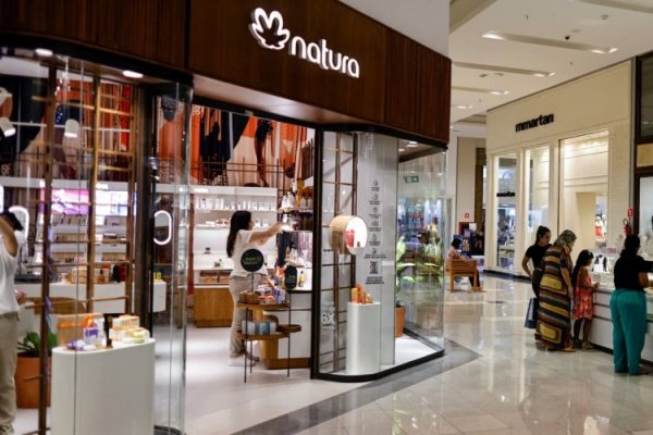 Natura decidirá qué hacer con Avon International a fines de este año, según diario de Brasil