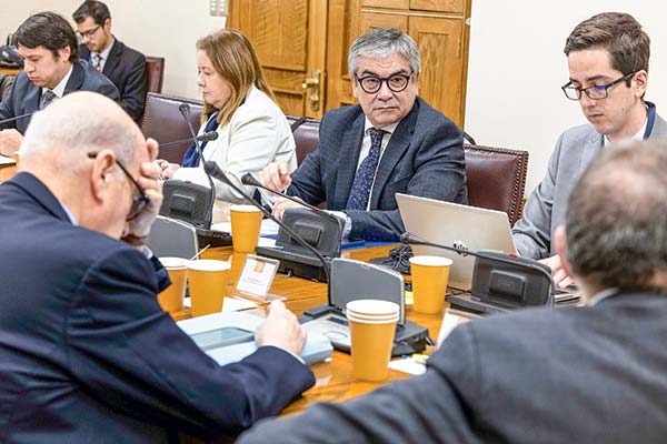 Contrapesos al SII, combate a evasión y elusión y nueva recaudación: los ejes del acuerdo tributario Hacienda-Senado
