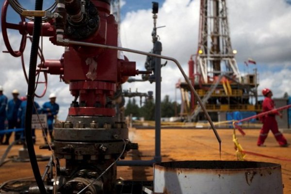 Industria petrolera venezolana se recupera junto a privados, pero sin certezas de una mejora sostenida