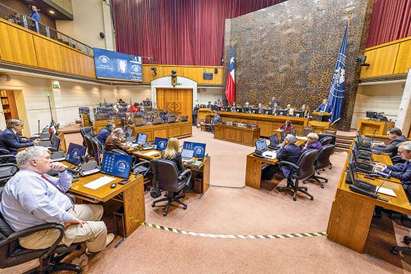 Persisten dudas entre senadores de oposición por cumplimiento tributario y oficialismo pide acelerar votación