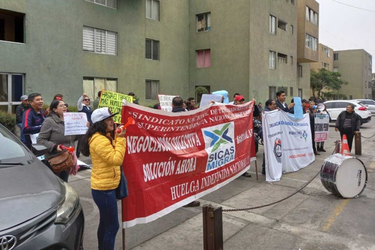 <p>Paro en Migraciones de Perú amenaza feriado de Fiestas Patrias: pérdidas superarían los US$ 2,5 millones diarios</p>