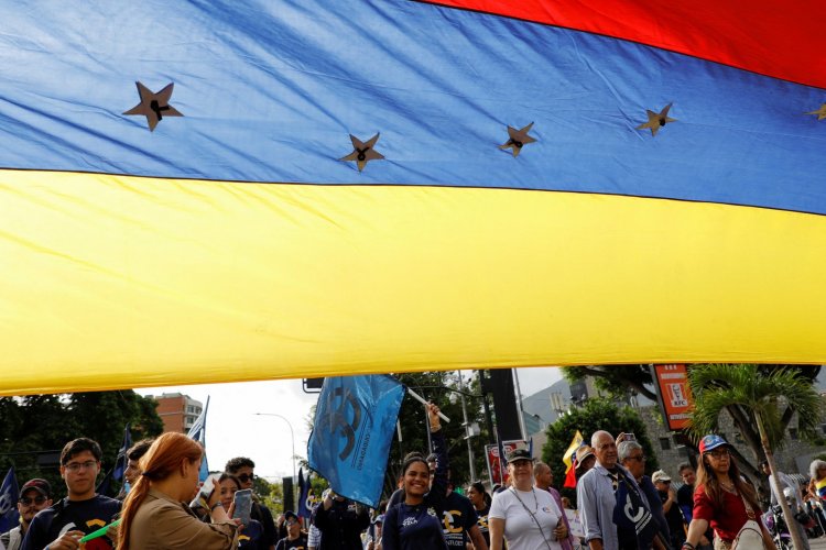 <p>Venezuela: Maduro pide “voto de confianza” y González propone plan de apertura e inversiones</p>