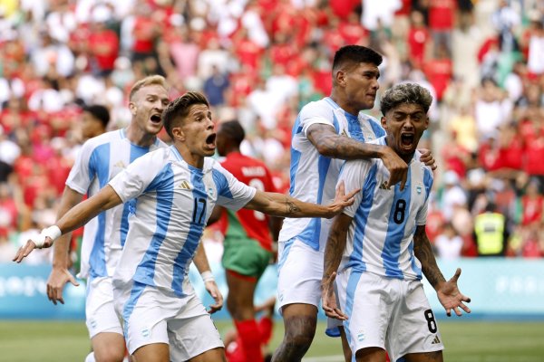 "Circo" futbolístico, el caso de un dron y una guerra antidopaje marcan la antesala de la inauguración de los Juegos