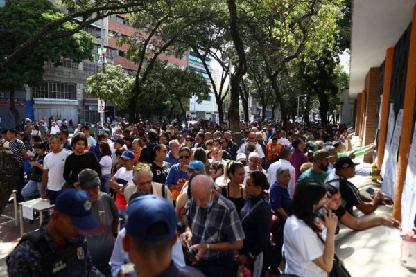 <p>Elecciones en Venezuela: empiezan a cerrar las mesas y el país queda a la espera de conocer los resultados</p>