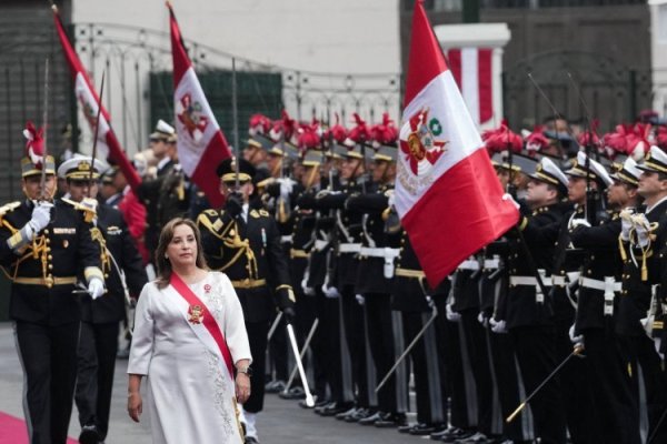 Presidenta de Perú planea adjudicar 17 obras de infraestructura por US$ 3.200 millones el resto del año