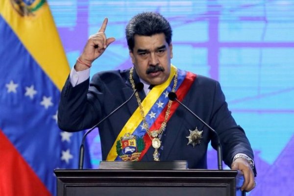 Maduro aísla a Venezuela tras exigir salida de diplomáticos de siete países y estallan protestas