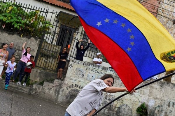 Oxford Economics advierte aumento de las sanciones petroleras contra Caracas