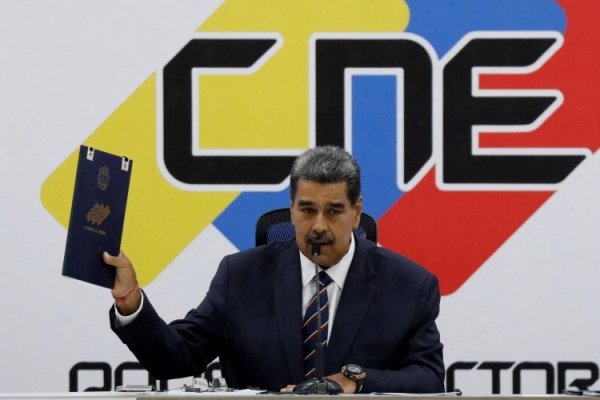 Maduro endurece postura con represión y detenciones mientras la oposición sigue en las calles
