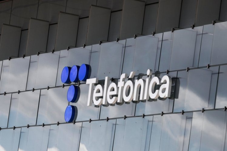 <p>Ganancias de Telefónica caen 3,3% en el segundo trimestre, pero superan las expectativas del mercado</p>