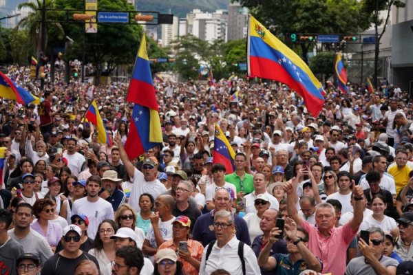 <p>Centro Carter afirma que elecciones en Venezuela "no pueden considerarse democráticas" y que el consejo electoral mostró "parcialidad a favor del oficialismo"</p>