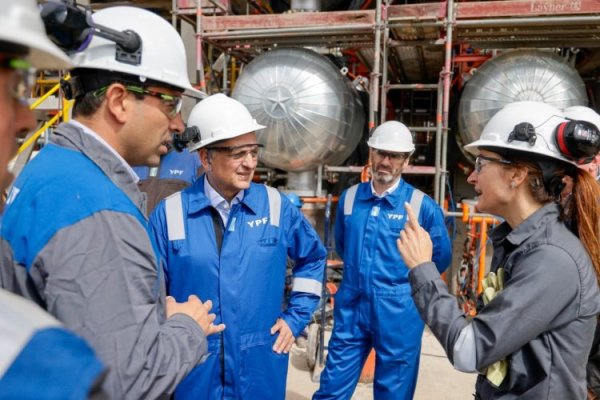 Argentina presenta hoja de ruta para planta de GNL en Río Negro, la mayor inversión en la historia del país