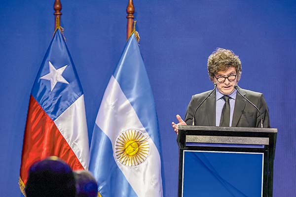 Milei en Chile: “Soñamos con el día en que podamos exportar US$ 50 mil millones al año en cobre como hacen ustedes”