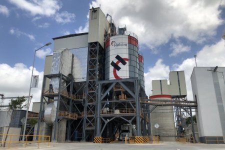 <p>Holcim sale de compras: la mayor cementera del mundo adquirió dos empresas en Perú</p>