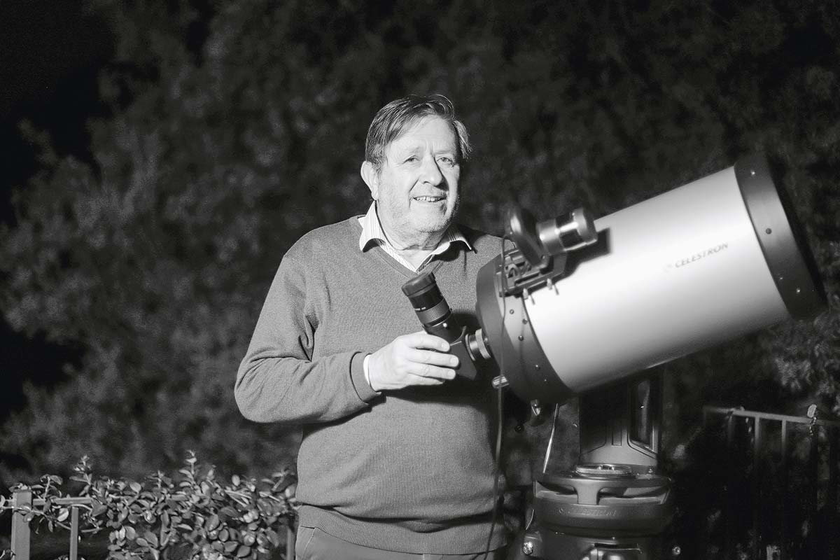 <p>Lorenzo Gazmuri en modo astronómico: “Lo que me ha aportado la astronomía es mucha paz y empatía universal”</p>
