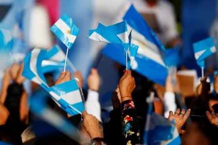 <p>S&P dice que podría subir la calificación de Argentina en los próximos 12 meses si las políticas de Milei son bien ejecutadas</p>