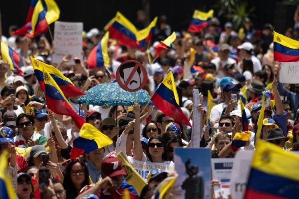 Oposición venezolana protesta para exigir reconocimiento de su victoria electoral