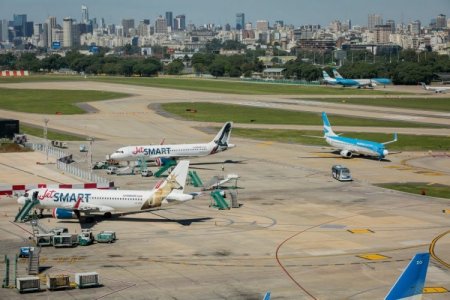 <p>Paro de aeronáuticos en Argentina: alerta por demoras en aeropuertos y cambios en terminales de salida y llegada</p>