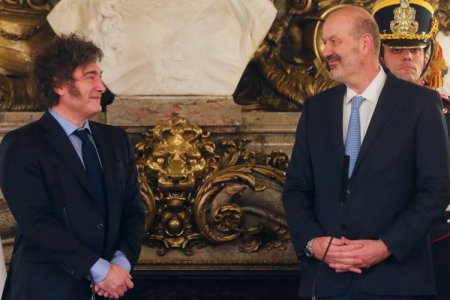 <p>Milei y Sturzenegger preparan la fusión de dos entes clave del sector aéreo argentino</p>