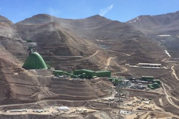 <p>Mina Caserones retoma negociaciones para poner fin a una huelga que ya se prolonga por 12 días</p>