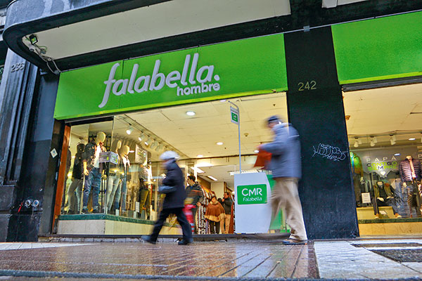 Falabella incrementa ganancias en un 135% y reduce deuda significativamente