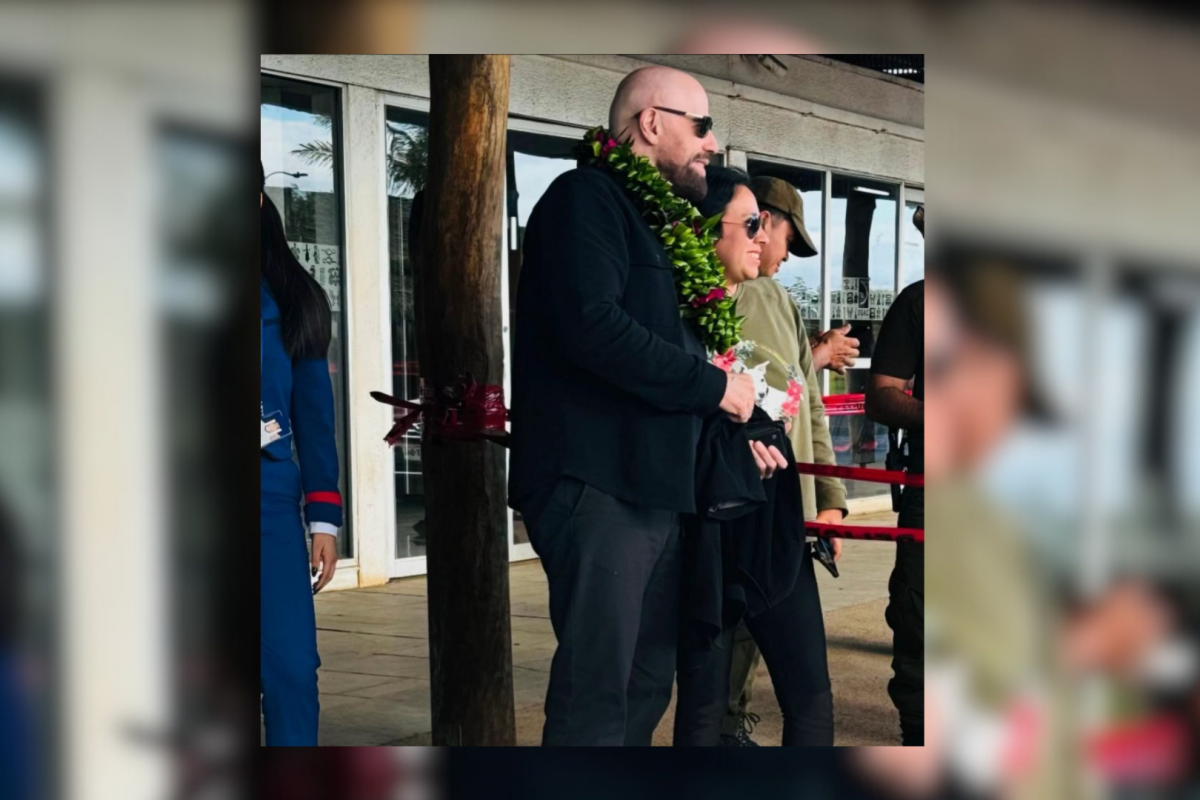 <p>Pesca, sushi y moais: lo que no se supo de la visita de John Travolta a Rapa Nui</p>