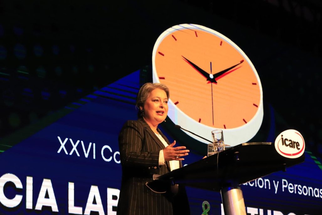 Ministra Jara defiende la recuperación laboral ante críticas de David Bravo