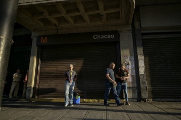 Venezuela restablece servicio eléctrico tras apagón nacional y libera a más de 40 adolescentes presos durante crisis postelectoral