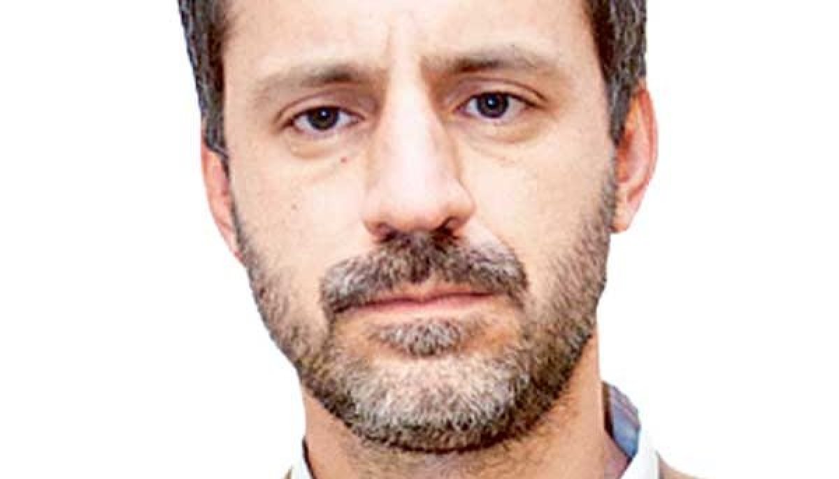 La Abdicación Constitucional y su Impacto en la Gestión Pública